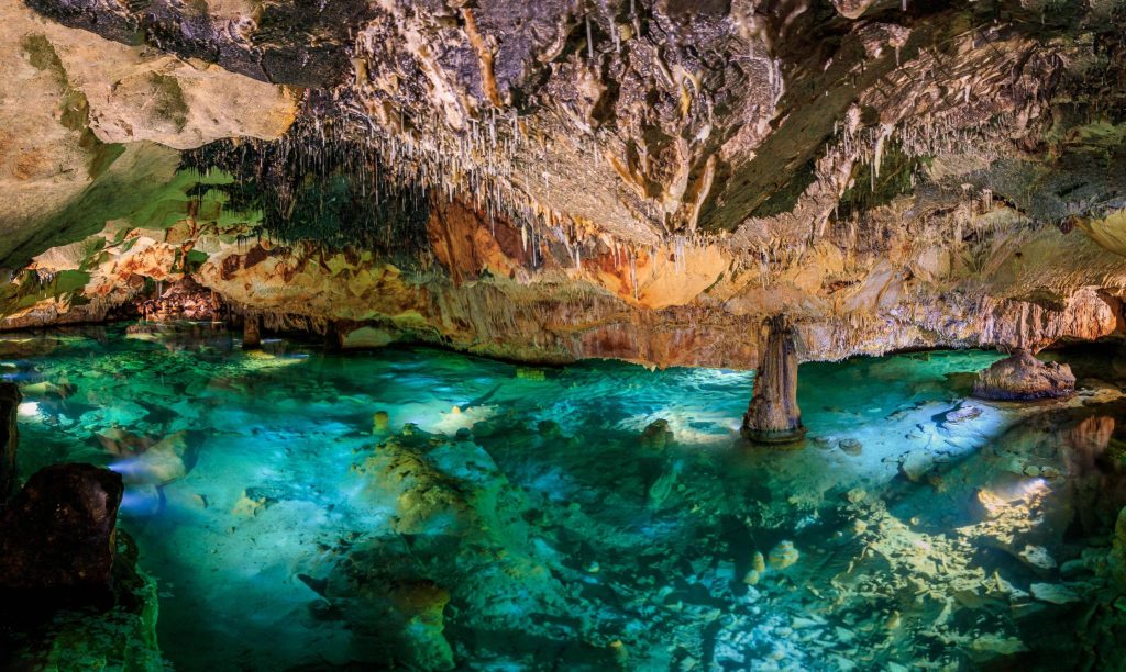 cueva cova de s'aigua cala blanca menorca