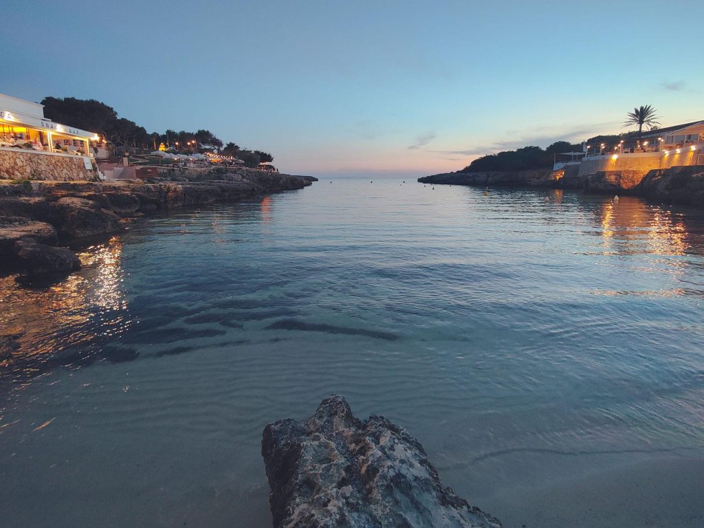 que hacer en cala blanca menorca